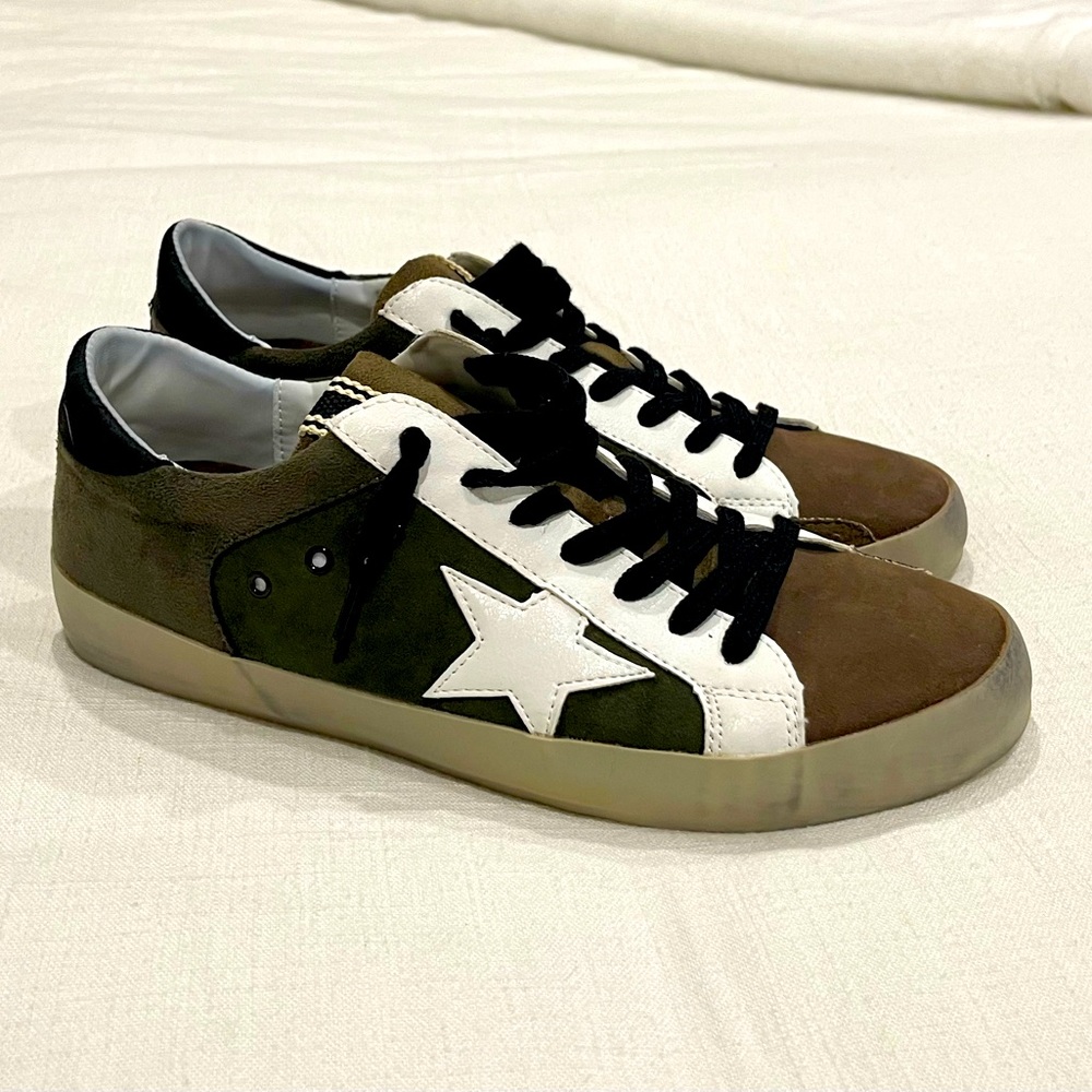 ShuShop Star Sneakers Size 9 - NWOT
